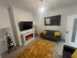 Coastal Retreat, Rhos-on-Sea, 1-Min Walk to Beach