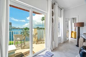 Walk to Ft Lauderdale beach - Water Views & Pool