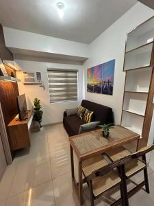 Lux 2BR Sky Condo with 24-hr Security, Fully Airconditoned Basement Parking