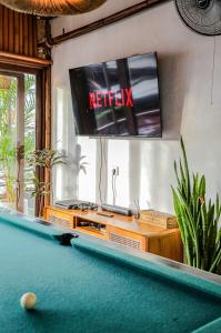 Central 9-Bedroom Villa with Private Pool, Fitness-Corner, Billiard and Rooftop in Canggu -Bali
