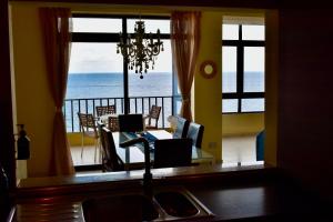 Waterfront Stay at De Redin Court