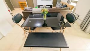 3BR at One Residence by Momo