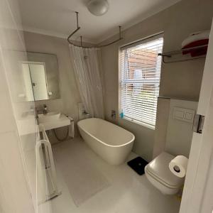 Woodbridge Island En-suite 3min Beach Secure Luxury