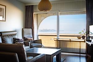 Les Justices sea view & nearby Bruges City