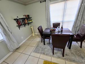 Cozy Atlanta home, near Airport, WiFi, Parking & EV