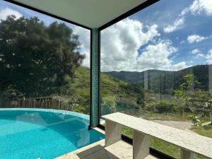 Espaço Inteiro - Janela da Montanha