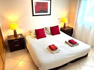 2 bed, south facing, walk to beach & vilamoura marina