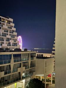 f2 trés bien situé plein centre ville avec parking