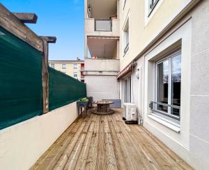 Appartement Avec Grande Terrasse Proche du Centre