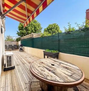 Appartement Avec Grande Terrasse Proche du Centre