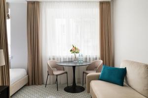 Warsaw Central Hideaway