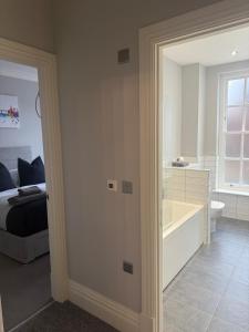 Modern 4-Bed in the Heart of Liverpool