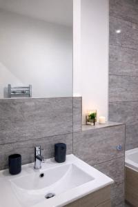 1 Bedroom Apartment By City Luxury Apartments Short Term Lets Leicester Near University of Leicester