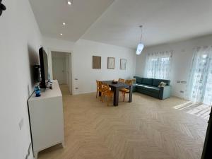 Matt Apartment 1 img2