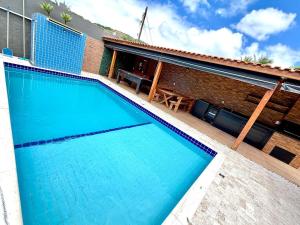Casa com mesa de bilhar no Guarujá