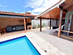 Casa com mesa de bilhar no Guarujá