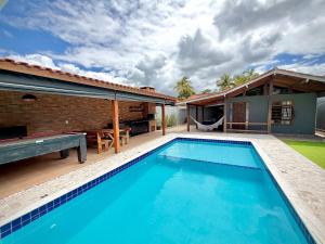 Casa com mesa de bilhar no Guarujá