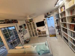 FLAT Surrounded by Nature WIFI & Pool & beach Nearby