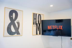 Cozy central studio on the high street