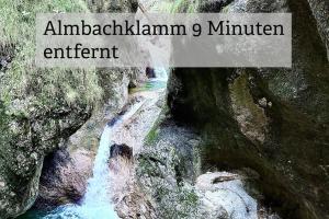 Über den Dächern mit Watzmannblick - Bergzeit Suite Obsersalzberg mit zwei Balkonen