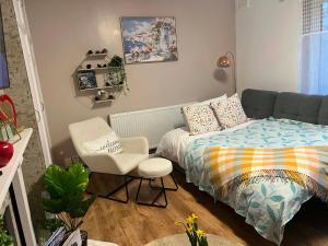 Comfortable 2BR Home Free ParkingPrivate Garden