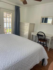 Cozy Cottage mins from NASA, Kemah Boardwalk, Galveston Bay