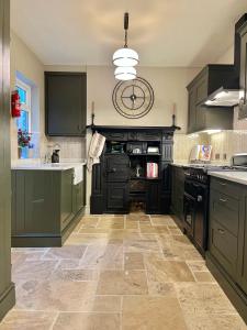 Chester Gem - Charming 3BR Home with Garden