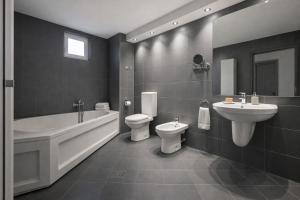 Spacious Apartment - Families & Groups - Free Parking