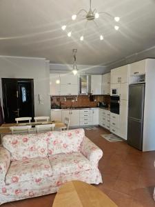 Sunny Waves Apartment