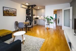 Zuzanas Old Town Home