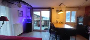 Les Houches centre apartment three bedrooms easy skia access balcony with mountain views sleeps five