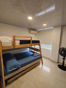 Remodelado apartamento con balcon a 50 mts de playa principal