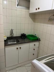 06 - Apê retrô para 4 pessoas Av Atlântica BC