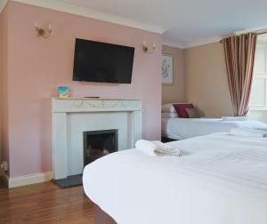 Fitz of Inch - The Farm House Guest House Rooms