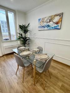 La Perle dAntibes beach and port 300 m away