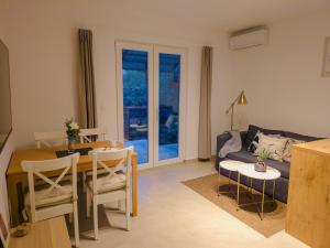 Small apartment in Gornji Karin near the beach