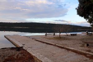 Small apartment near the beach in Gornji Karin ST TH