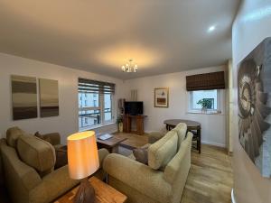 Holyrood Apartment with parking & lift access