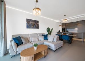 Sea View Luxury at Your Fingertips