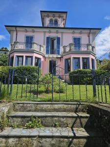 Villa Maria 2, Lakefront Art Villa on Lake Maggiore