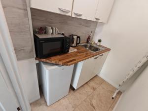 Lilac Studio - Self Contained One-Bed Studio Flat