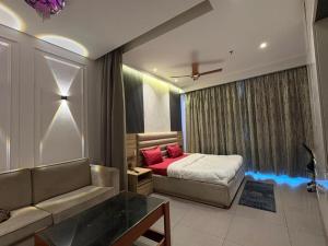 Cozy stay at Supernova Noida