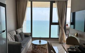 Sunny Copacabana Seaview Apartment