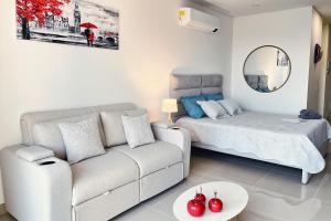 Loft de lujo con jacuzzi vista al mar y la sierra