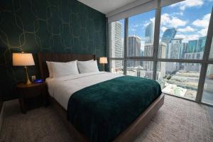 Miami Bay Million-Dollar View | Private Condo