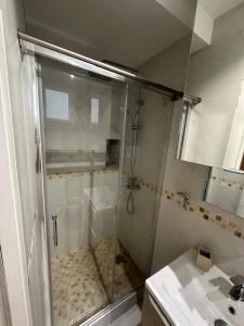 Modern Studio Apartment Champs Élysées Stars