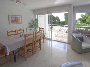 Apartamento familiar para 6 con terraza en Sant Feliu de Guíxols - ES-298-25