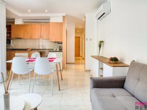 Apartamento céntrico en Sagaró con balcón y estacionamiento - ES-298-28