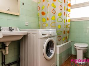 Apartamento a 100m de la playa con terraza, aparcamiento y vista lateral al mar - ES-298-30