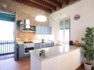 Loft renovado en el centro de Sant Feliu, 2 habitaciones, cerca de la playa - ES-298-42